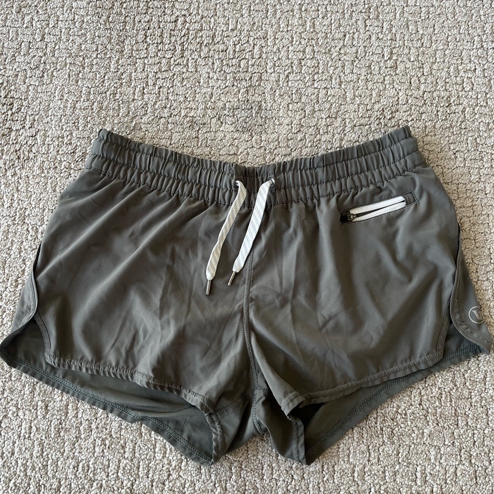 Vuori Women's Active Clementine Shorts 2.5" Inseam in Olive Green Size M